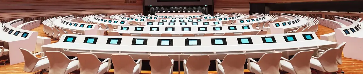 Monitore und Touchscreens für Konferenzräume